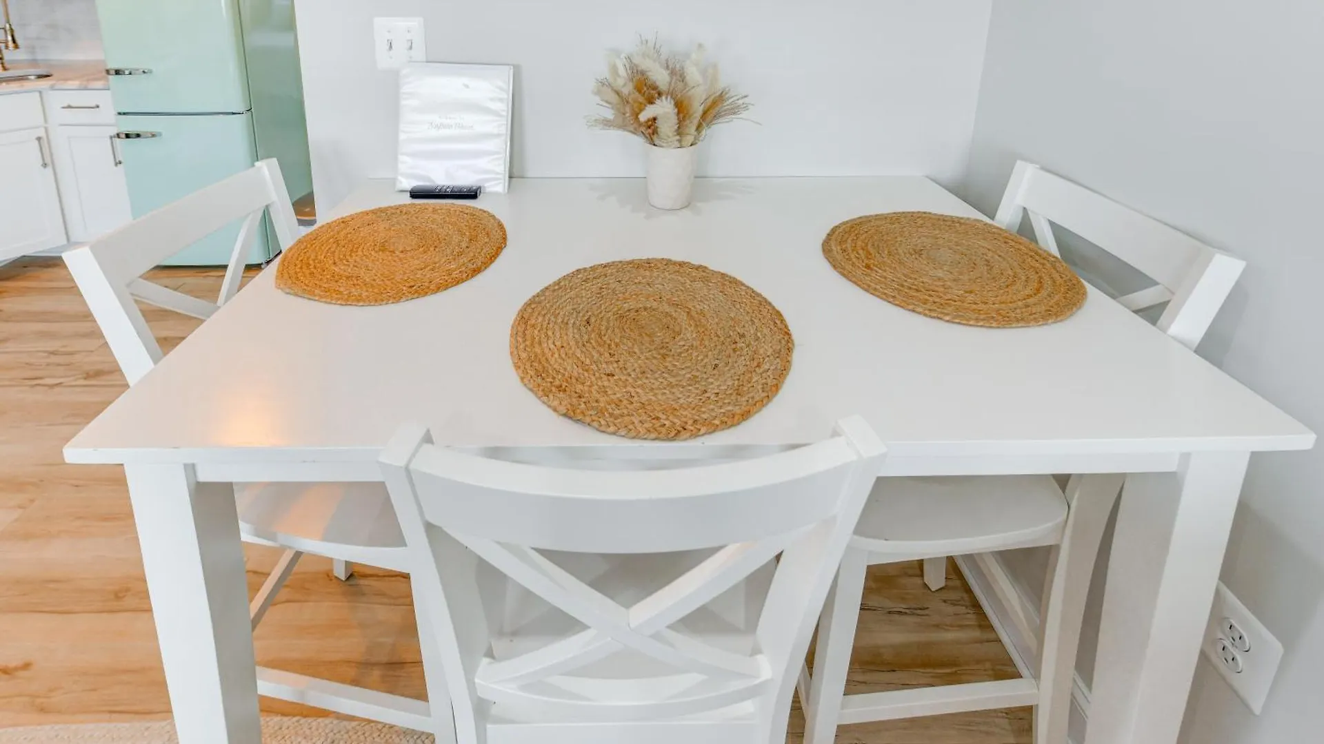 Cozy Condo - Walk To Ocean City Boardwalk And Beach!